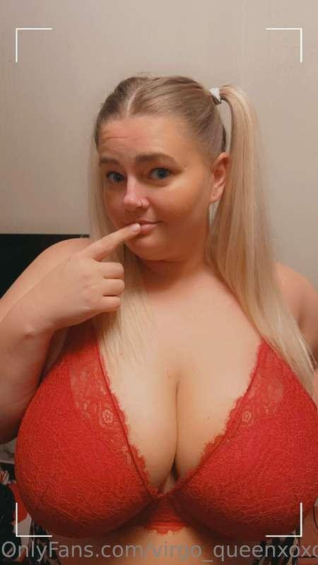 Do I have your attention now daddy? 👅💦🍒😈🔥