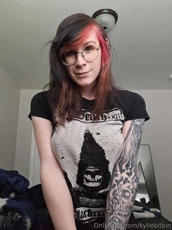 Id love to be your goth mommy for the day 🥰