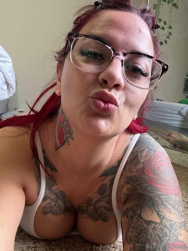 Kiss me coz why not?😘