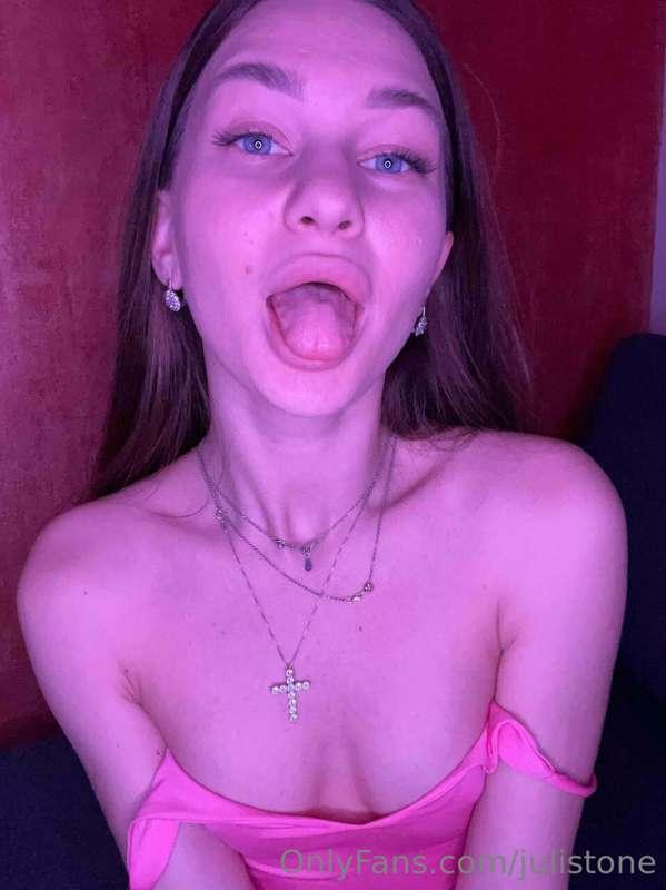 My breasts and my tongue already tell you what it wants to d..