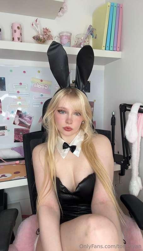 Naughty bunny is back 🖤