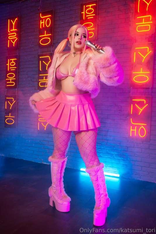 Mic in hand, thoughts far from karaoke 💖
