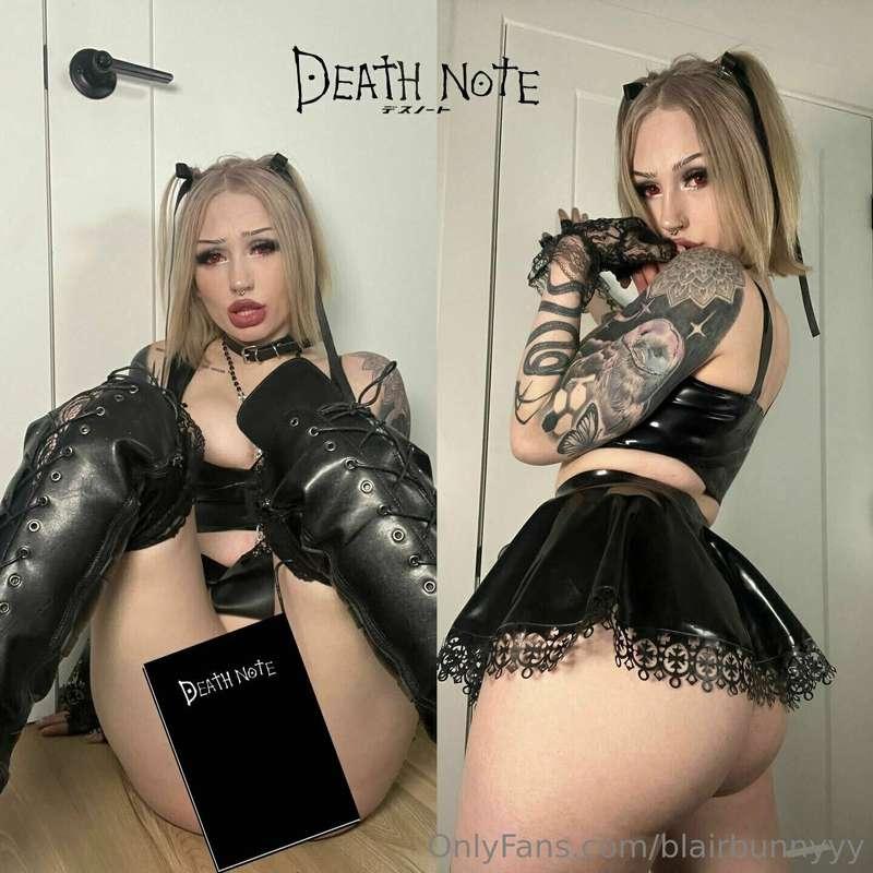 Misa amane gets a little too horny playing with her latex ou..