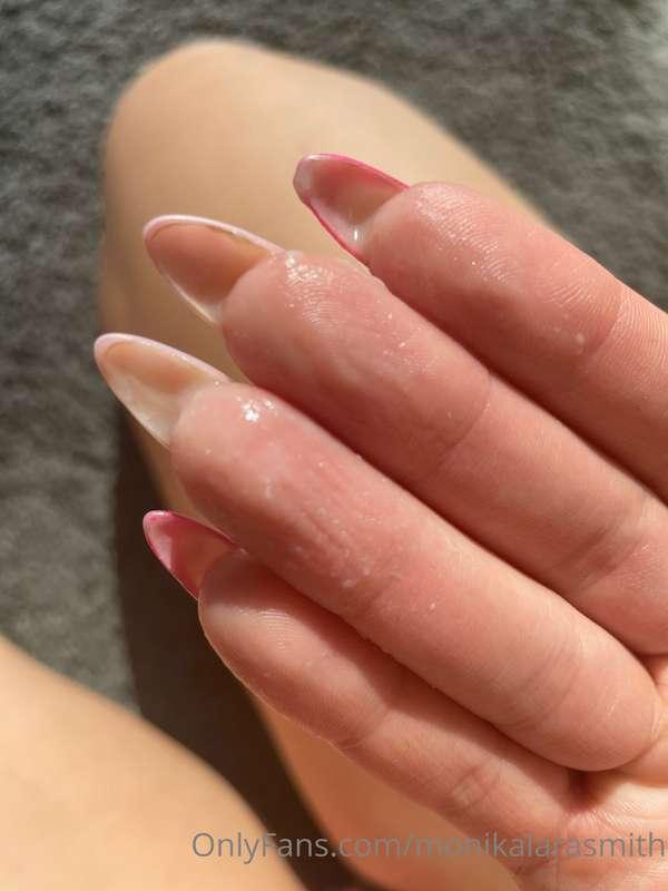Super creamy fingers💦 would you like to see what I’ve been d..