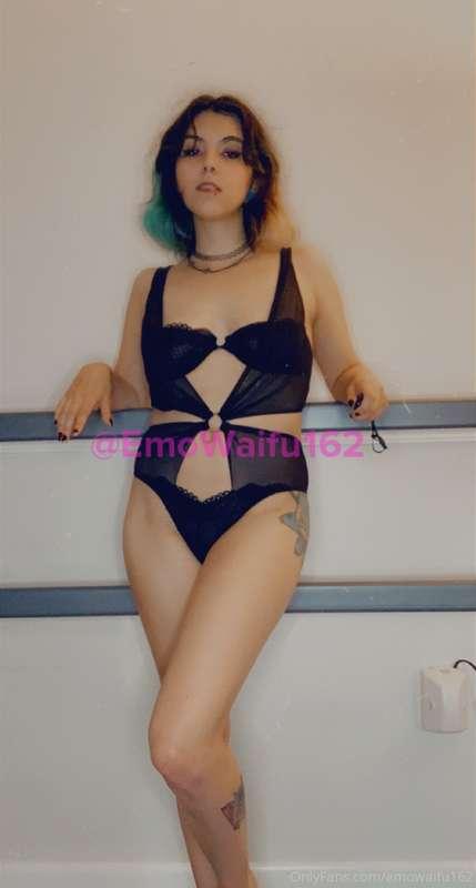 Small lingerie lewd photo set about to be posted 😘