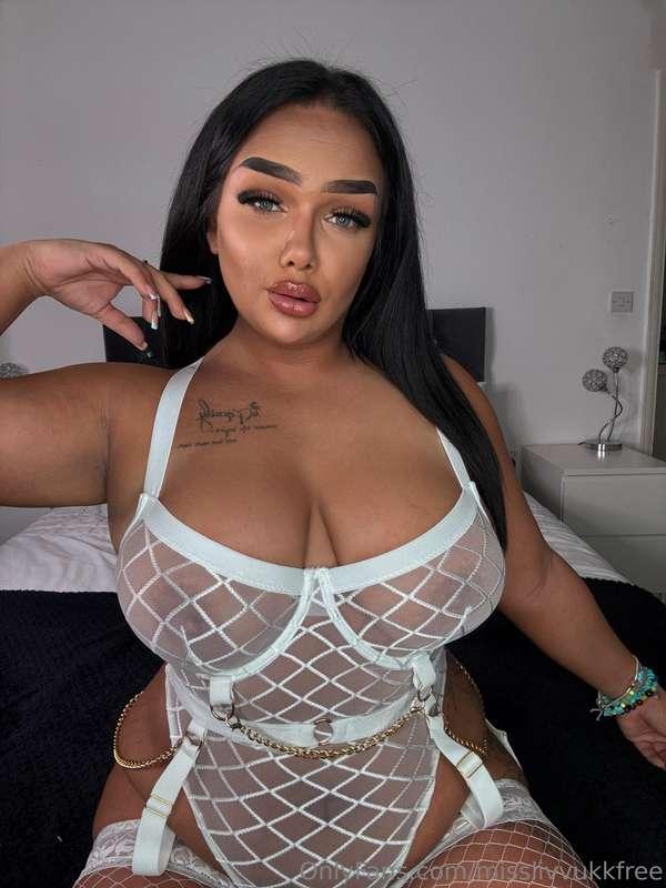 Thicker Then A Snicker 🍫 @misslivvukk 