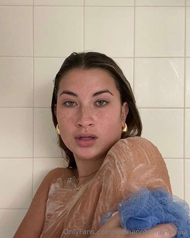  A little shower throwback 🔓 for the uncropped pic + no hand..