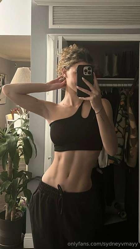 Love this top 🖤