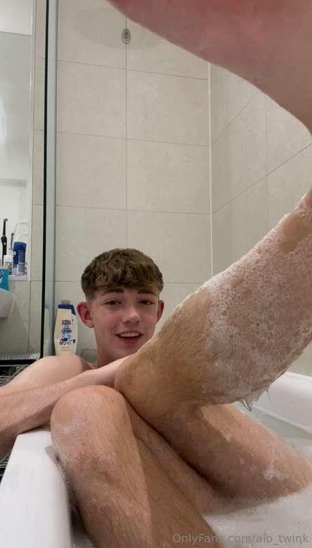 alo_twink image #1