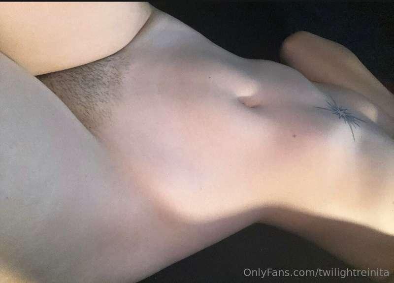 Grainy but a lil bush and yummy tummy moment 😘