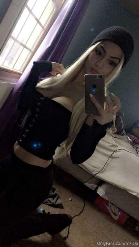 Blonde ? Red ? Or Black?
Which do u like better