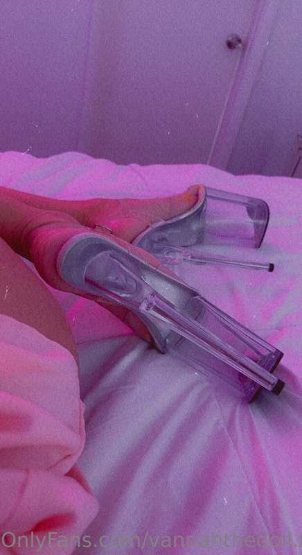 Hmmmm… any heel/foot fetish here ?? 👠😛