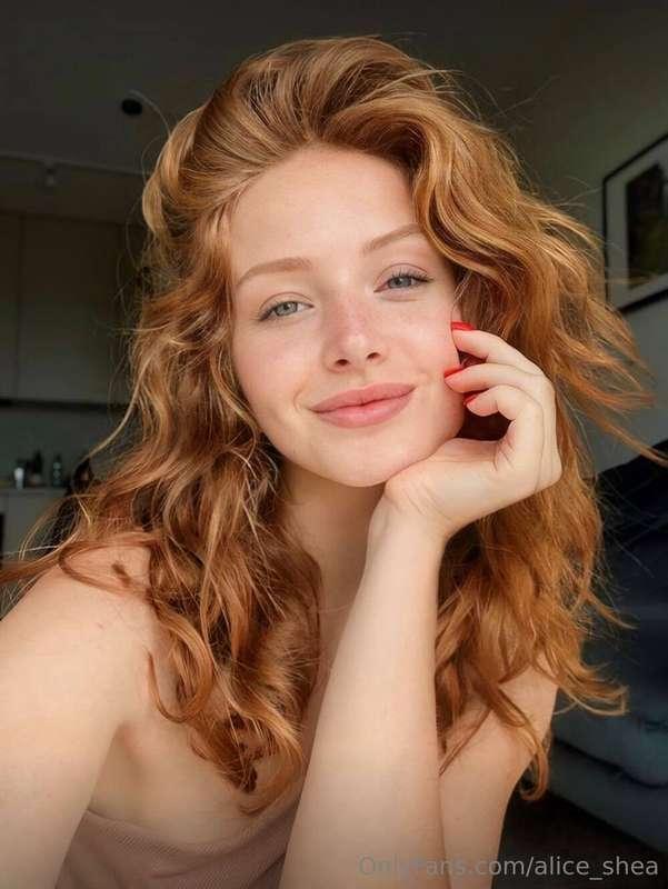 OMG @viki_vii wants you... I heard this slut likes HARD cock..