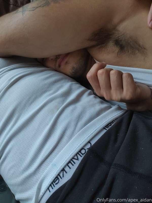 @igormiller lying on my chest 🥺
