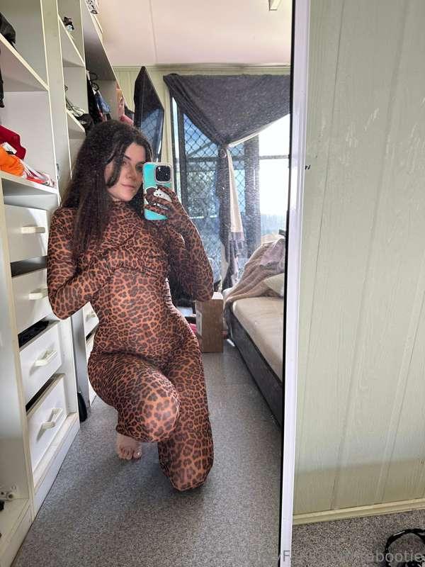 Meow 🐆 

Thinking I might wear this sheer leopard print cats..