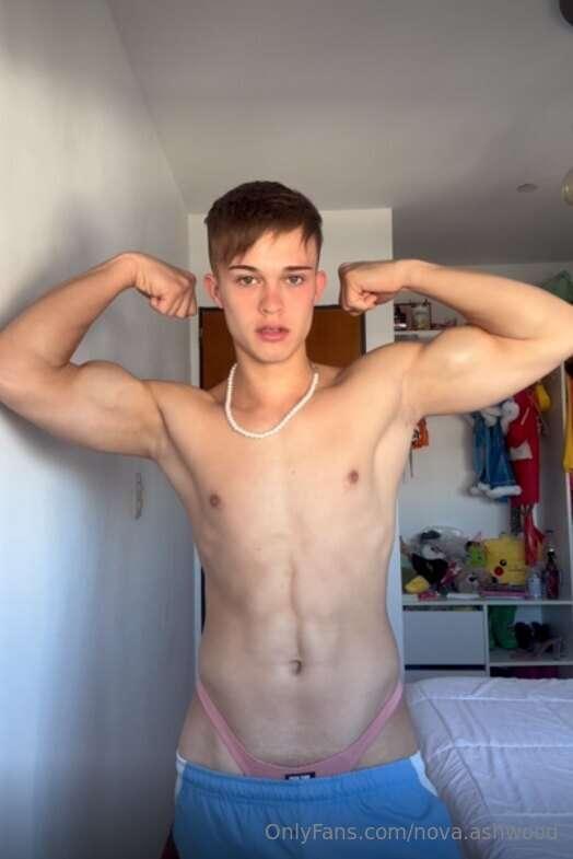 Flexing them for you hoping you would notice me 👀😁
