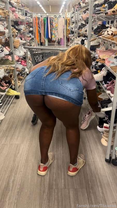 This is what happens when you shop while you’re horny and can’t control the urge to touch yourself. Have you ever had that happen before? 😅

#PublicFlashing #Flashing #Asshole #PublicMasturbating 