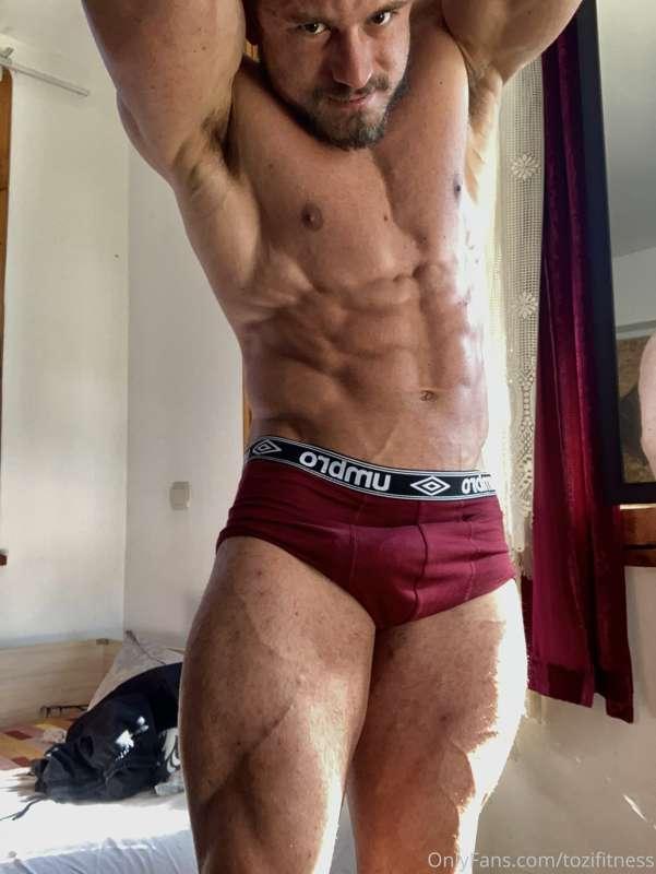 Worship those abs!🥵