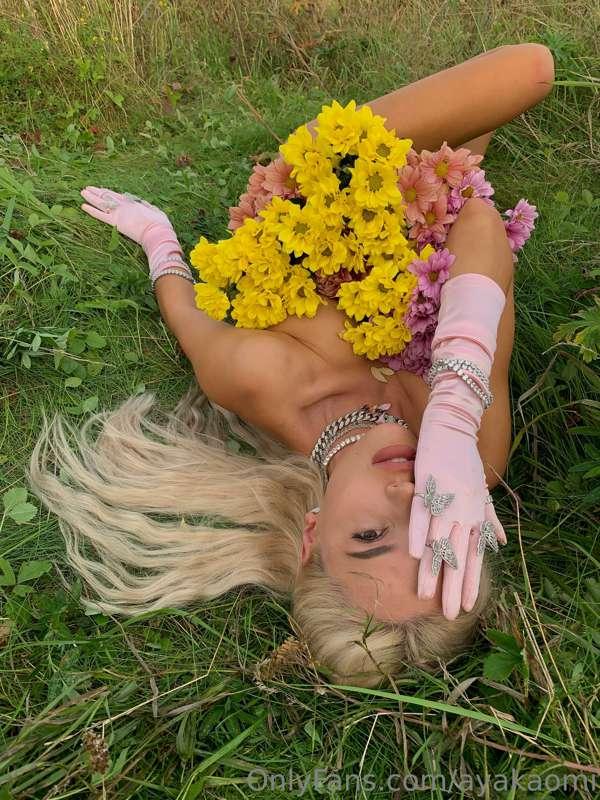 Dress me in Diamonds and Flowers 💍🌼