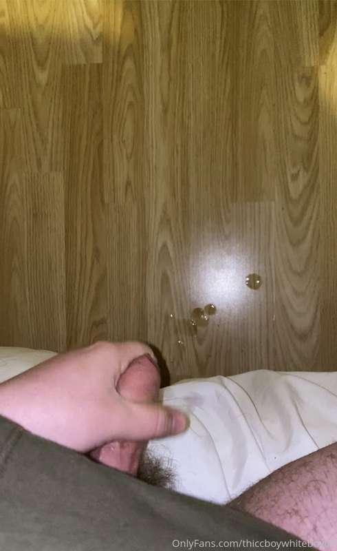 Love to cum on anything 🥴