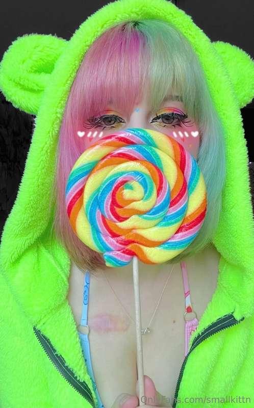 Would you like to lick it too 😝?🍭
