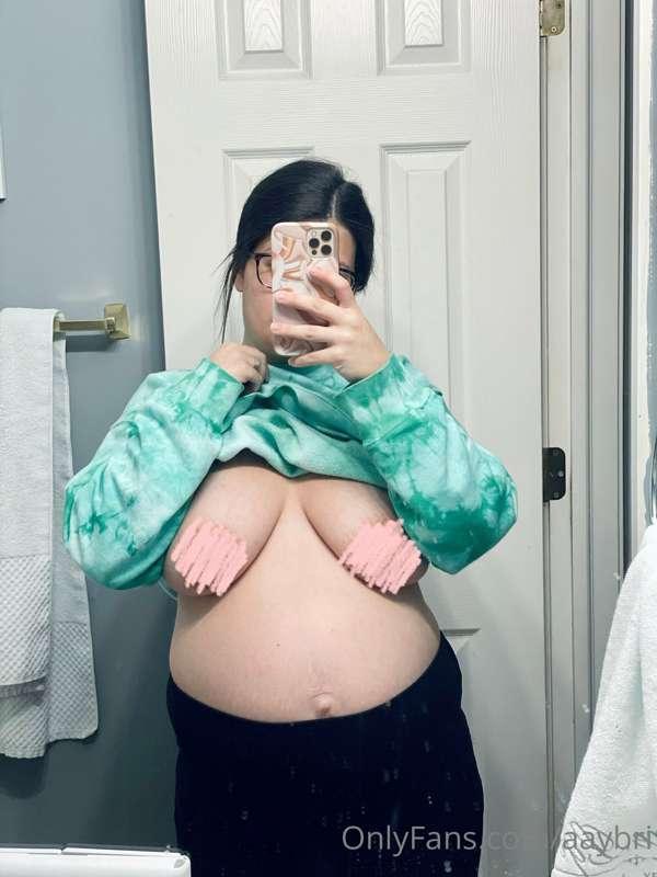 Send me a DM if you’re horny! 😉😍