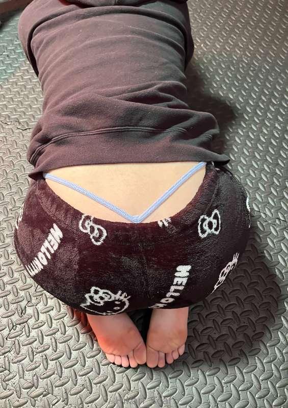Just doing some morning stretches 🤭