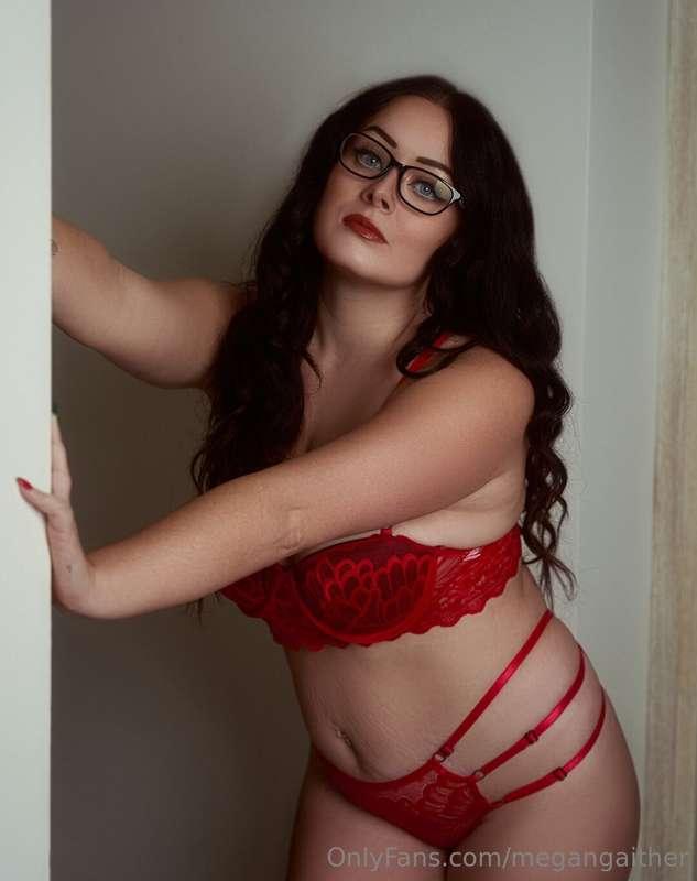 Should I do more lingerie or nude/ explicit photoshoots? 😈🤭