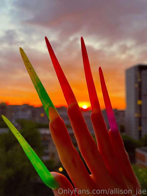 My long nails and thinnest💅🏻 🌆🧡