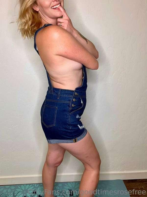 Some denim overall side boob today