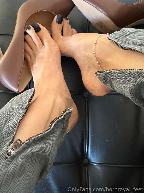 bornroyal_feet image #8