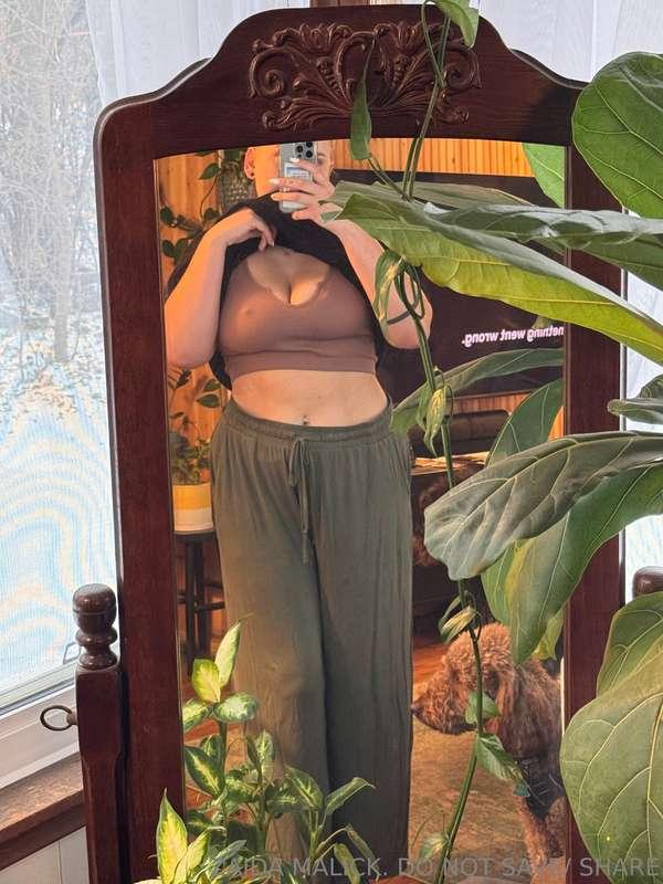 Thick babe with a spicy side 🌶️😏 Check your DMs if you don’t..