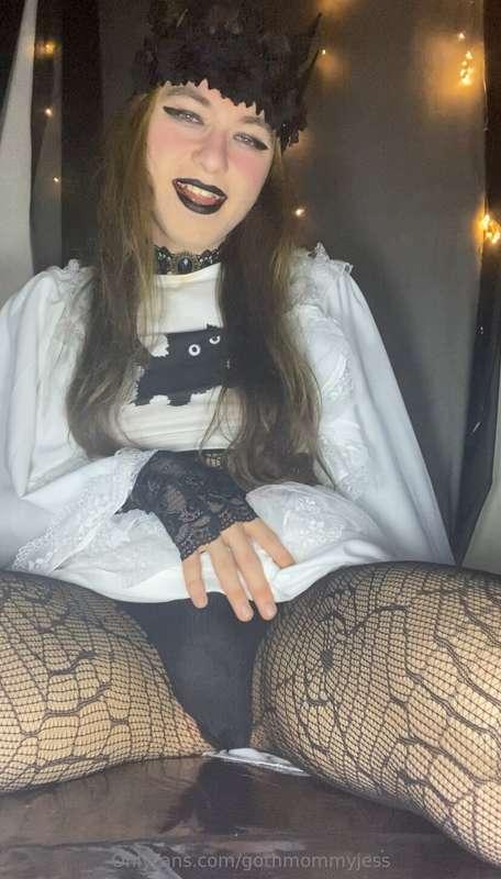 gothmommyjess image #2