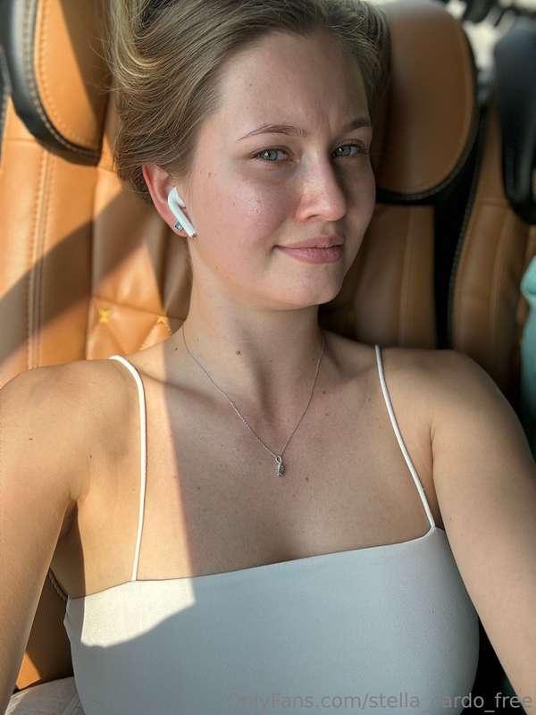 Soaking up the spring rays of sunshine! 🌞What makes you feel..