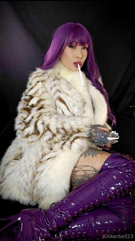 Look how beautiful my new fur looks, especially with my favo..