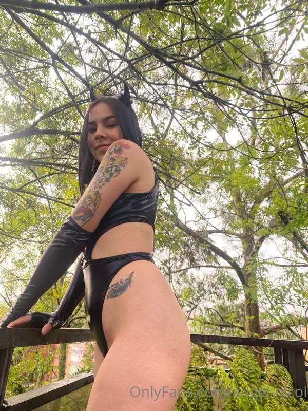 does this outfit make you wanna do naughty things to me? 😈😉