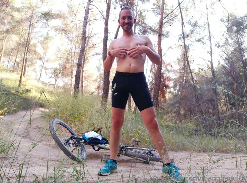 Bike ride in The Woods 4/4
Full serie in your DM's
