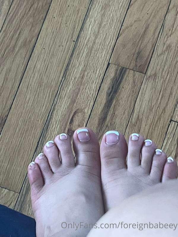 Y’all wanted to see foot content