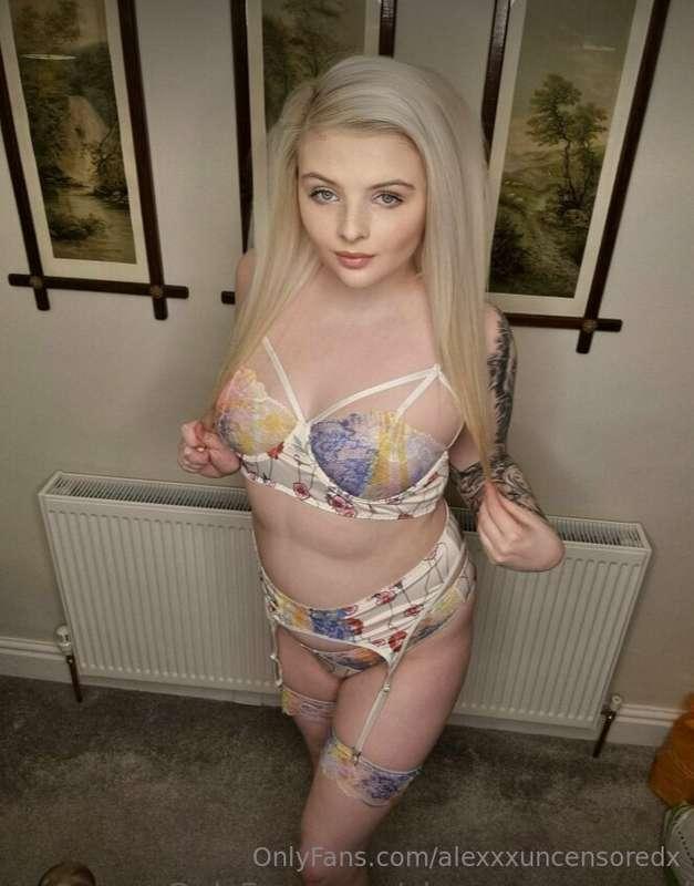 Would you start slow or just fuck me hard right away? 😏