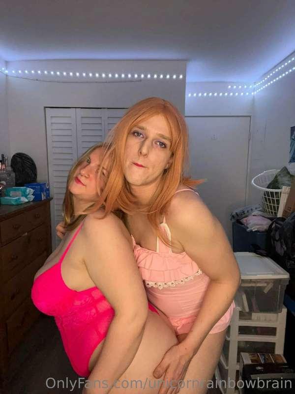 Here are some sexy recap photos from the last few sets! I ho..