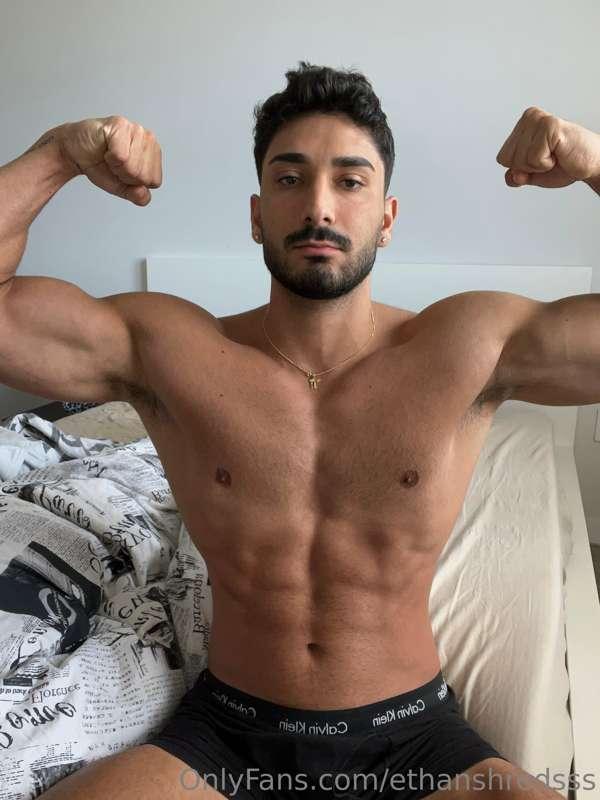 Or should I just flex for you? 💪🏽