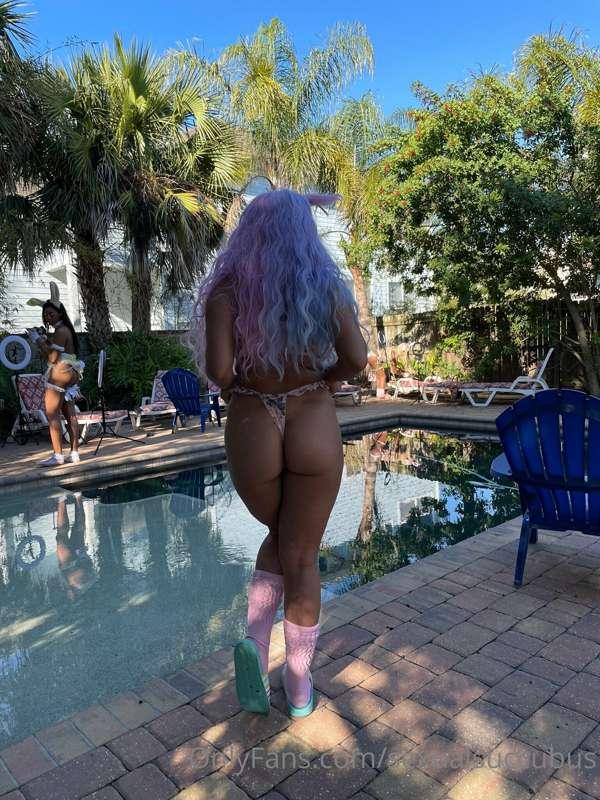 Just Me And My Flip Flopz 🤪