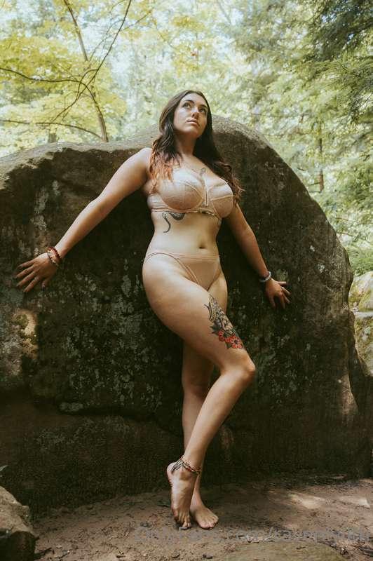 I can't wait to share all the full nude shots here 💖 we made..