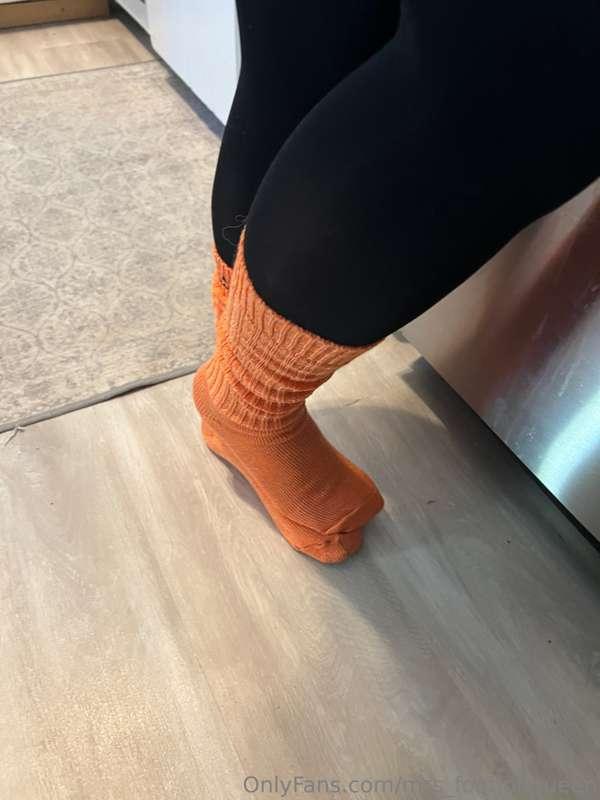 mrs_footjobqueen image #4