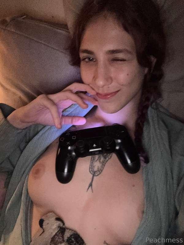 E adesso un po’ di sano Gaming notturno 😂Sto giocando ad Hog..