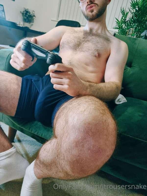 Playing (and cosplaying) Crash Bandicoot 😜🎮