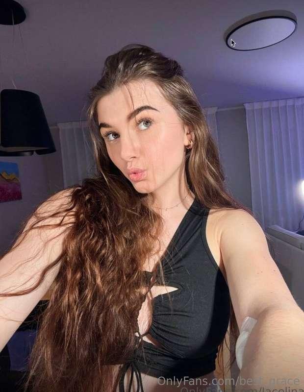 Her @lacelina mouth and pussy is soaking wet and hot for you..