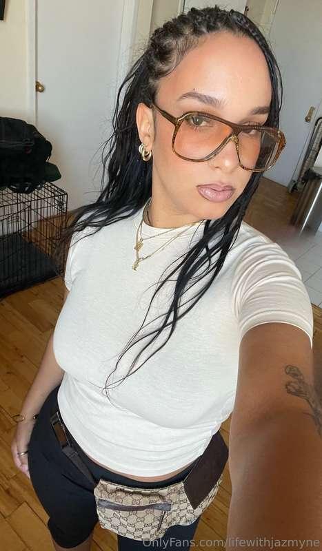 Simple and cute thrifted outfit of the day! 🩷