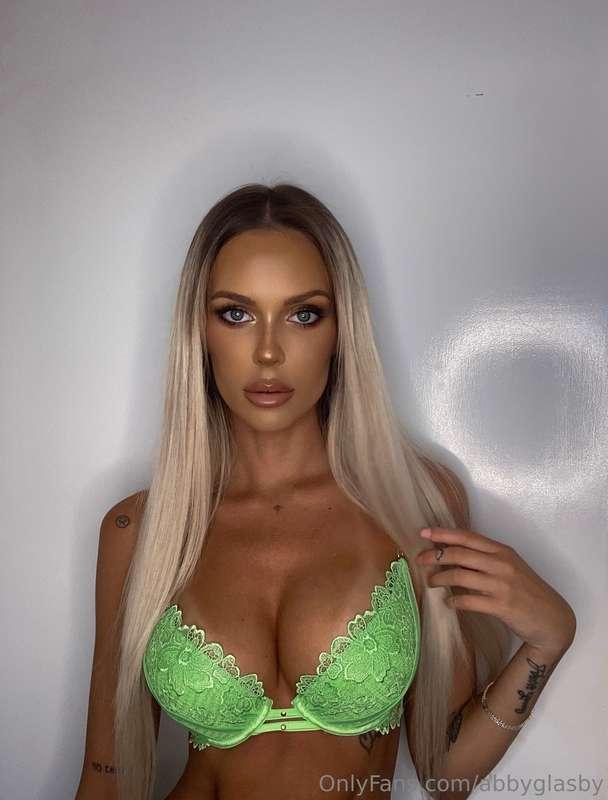 I have 5 spots up for grabs for 5 minute live videos of me d..