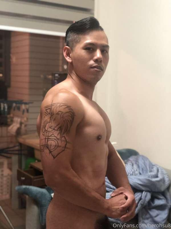 一直想去刺青， 終於得償所願！ 還被強迫拍攝情慾沐浴片🤣 #Henna #手繪刺青